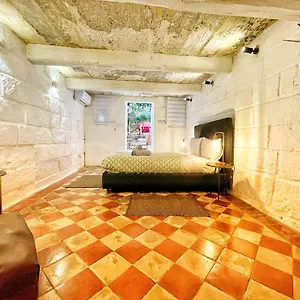 House Of Pomegranates By Holi Guest house